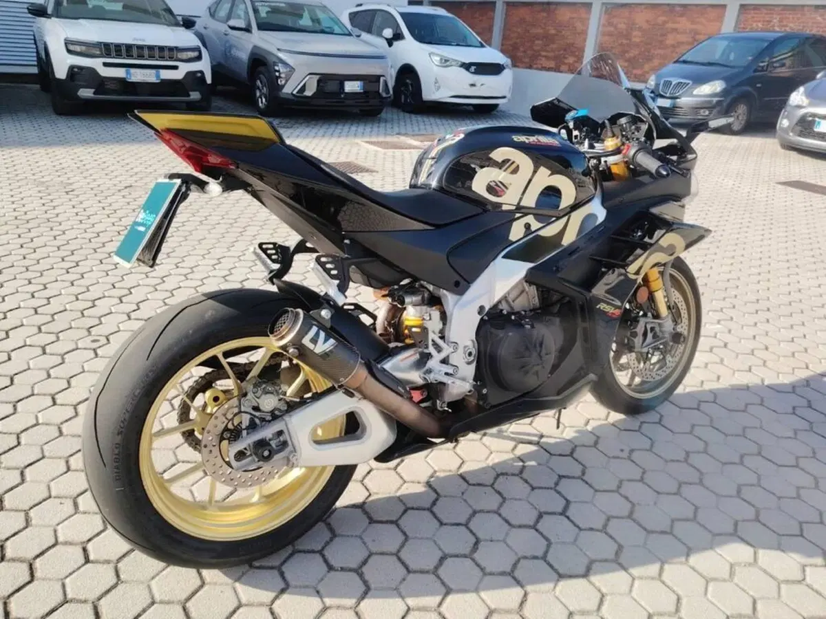 Aprilia RSV4 1100 Factory (2021 - 24) (6)