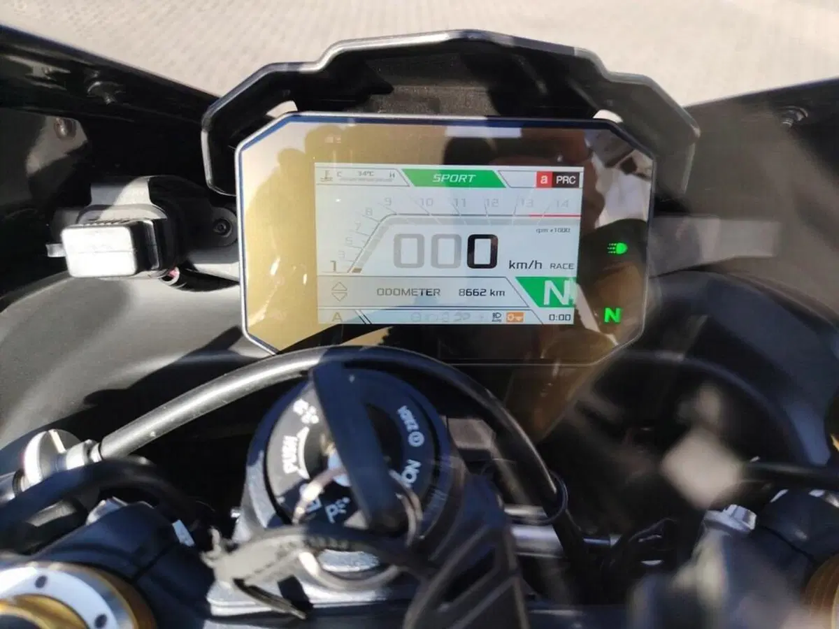 Aprilia RSV4 1100 Factory (2021 - 24) (10)