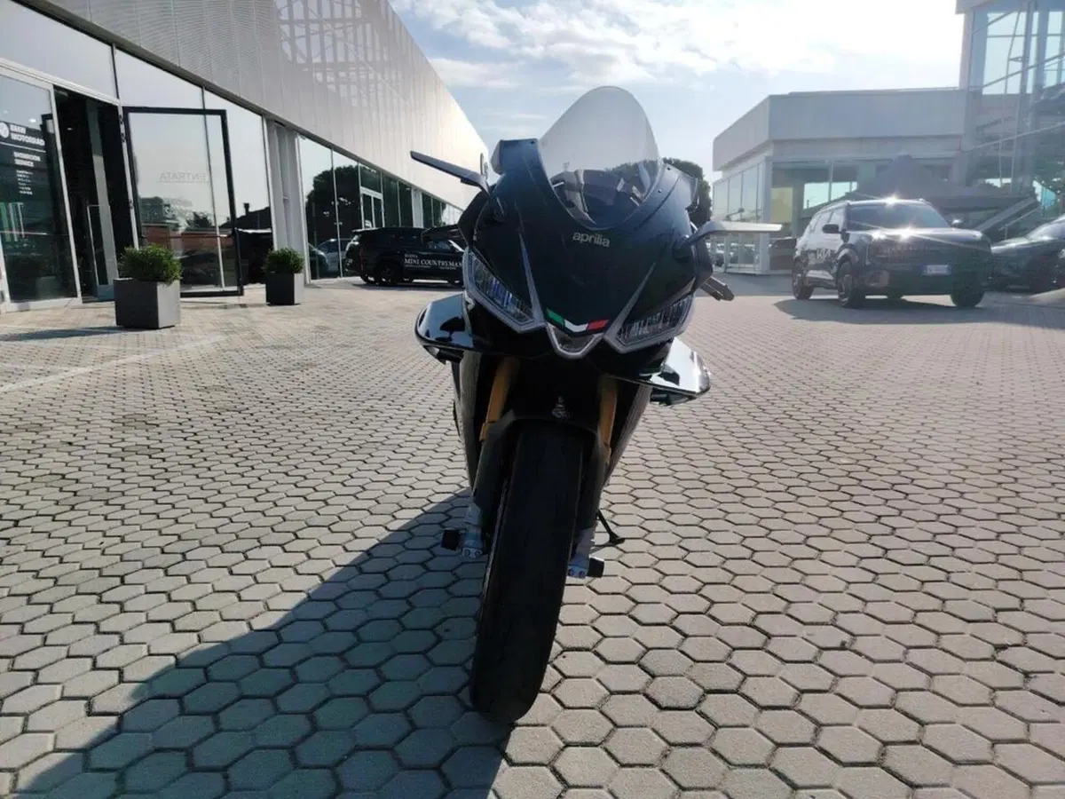 Aprilia RSV4 1100 Factory (2021 - 24) (2)