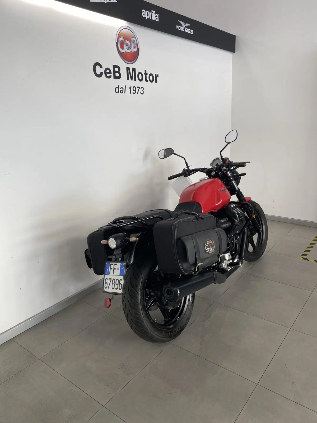 Moto Guzzi V7 Stone (2021 - 24)