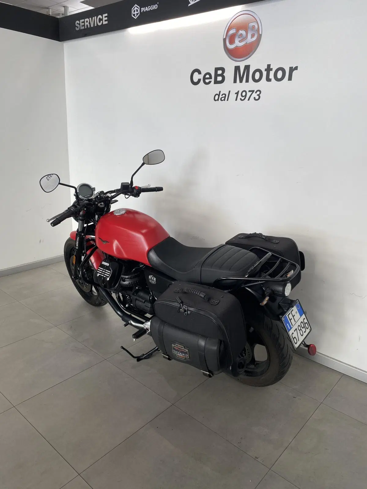 Moto Guzzi V7 Stone (2021 - 24) (5)