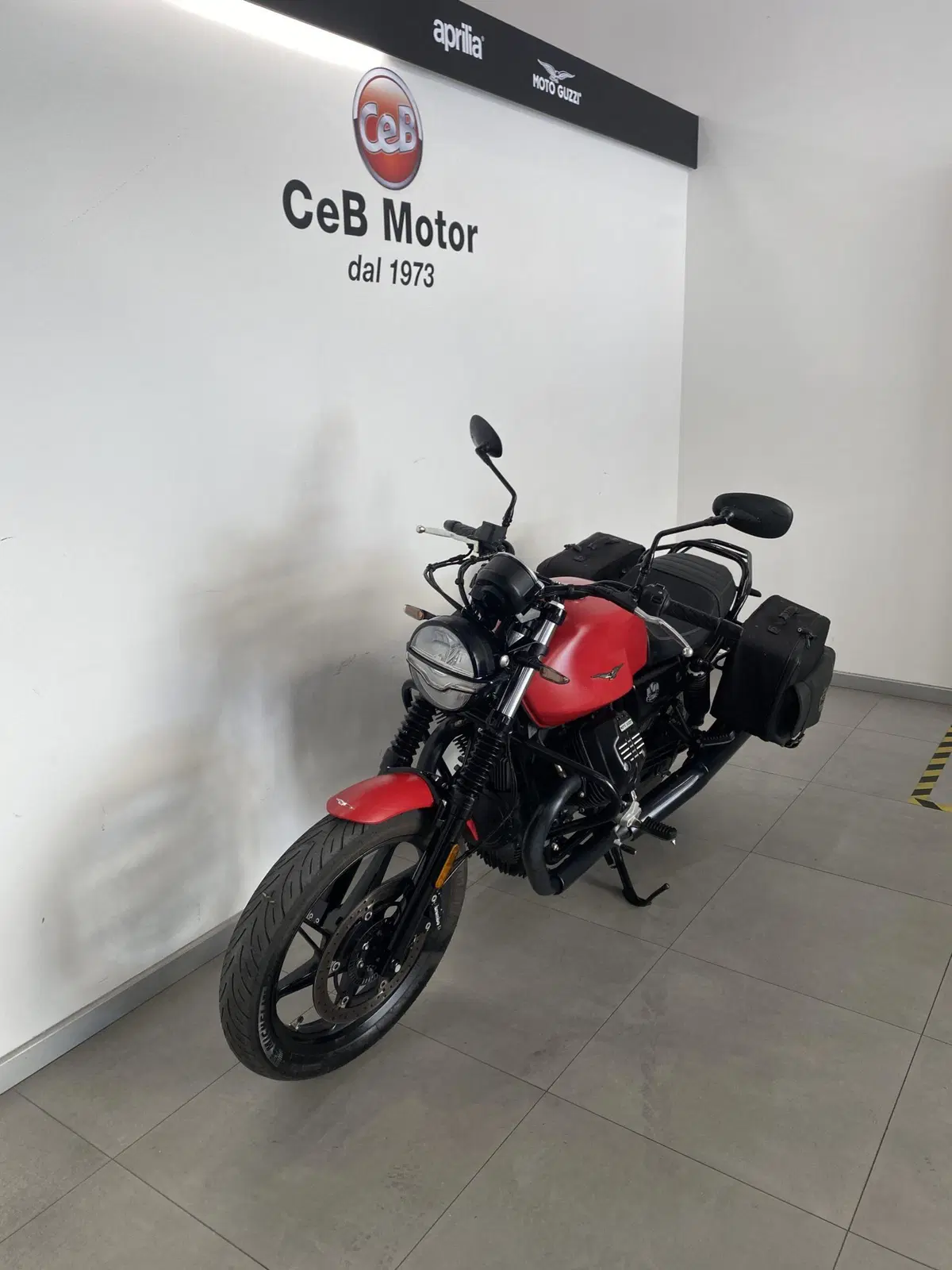 Moto Guzzi V7 Stone (2021 - 24) (6)