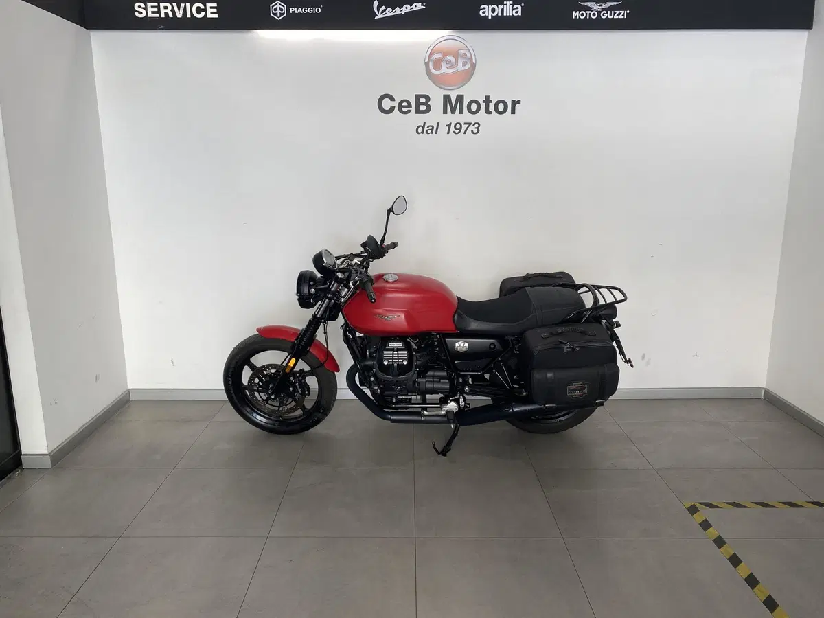 Moto Guzzi V7 Stone (2021 - 24) (7)