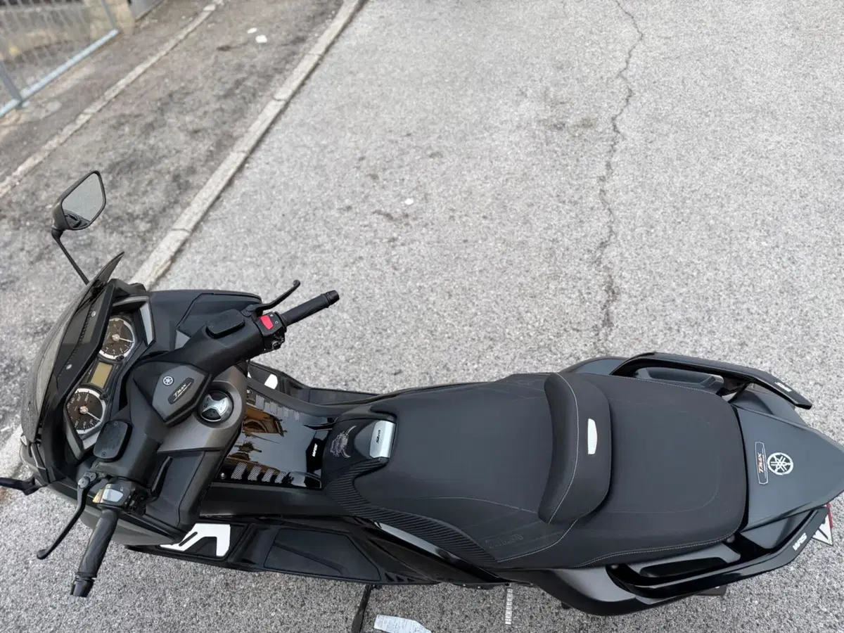 Yamaha T-Max 530 Iron Max ABS (2014 - 17) (4)