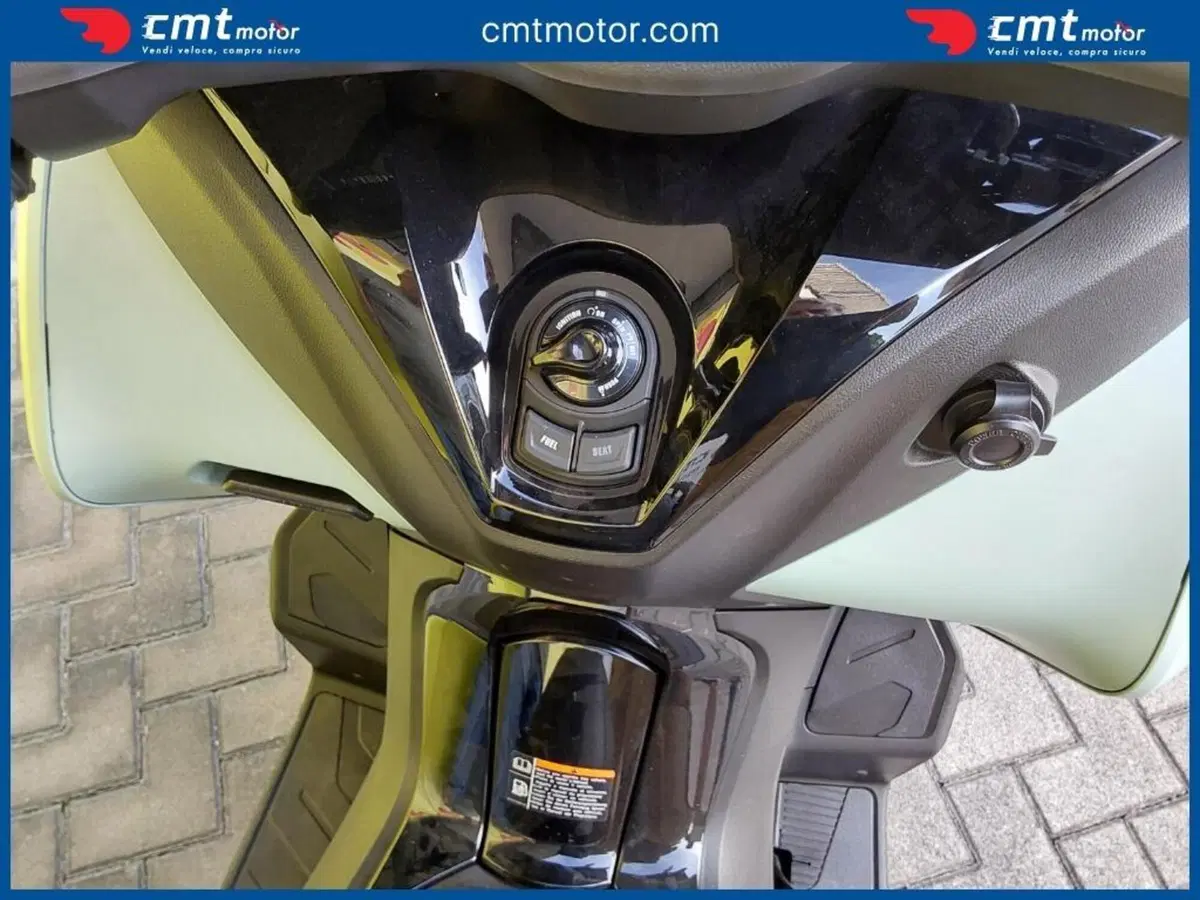 Yamaha Tricity 300 (2021 - 24) (8)
