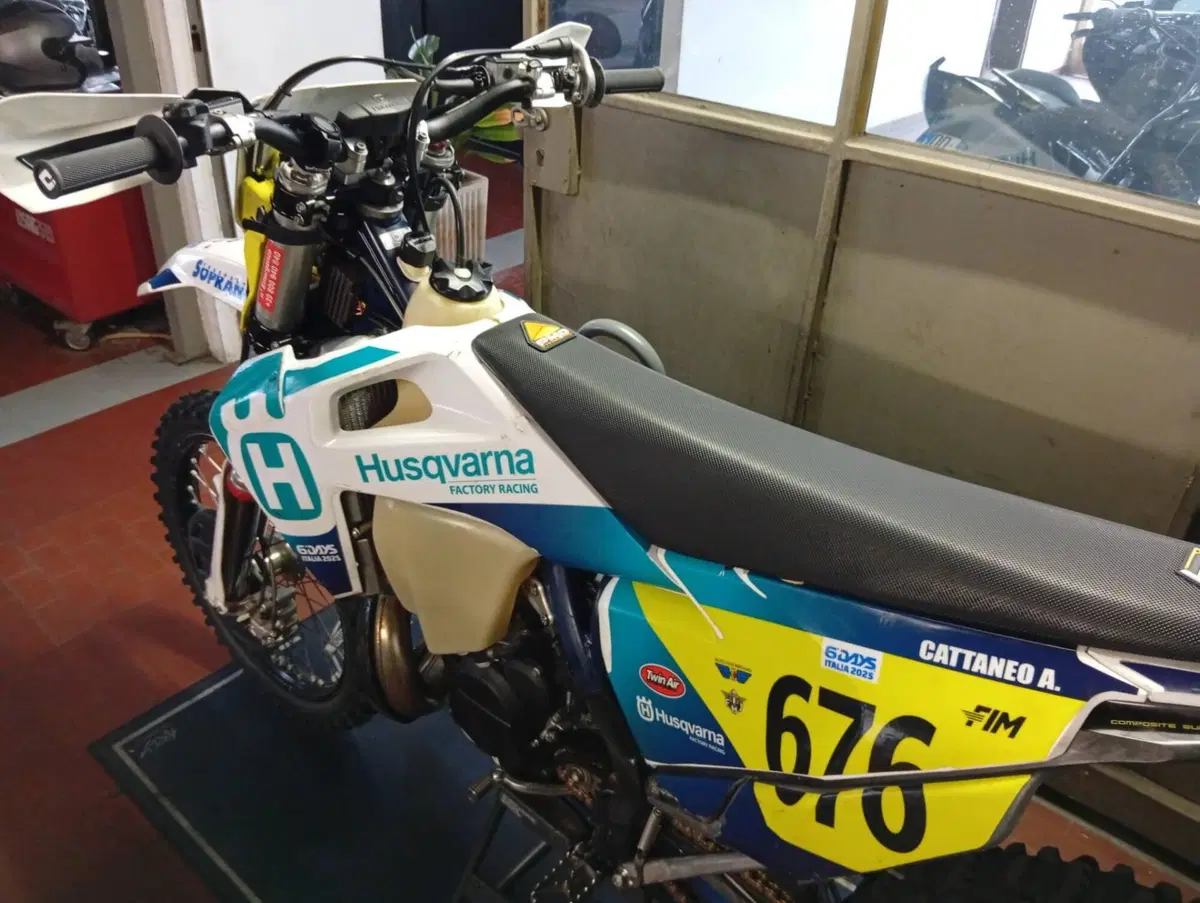 Husqvarna TE 300i (2020) (2)