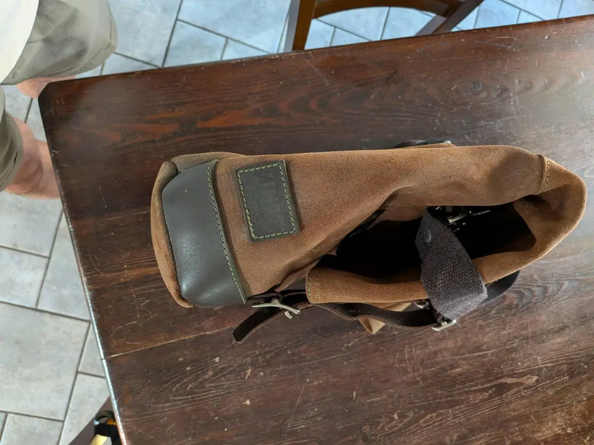 Vendo sacca laterale in crosta di cuoio unit garag (2)