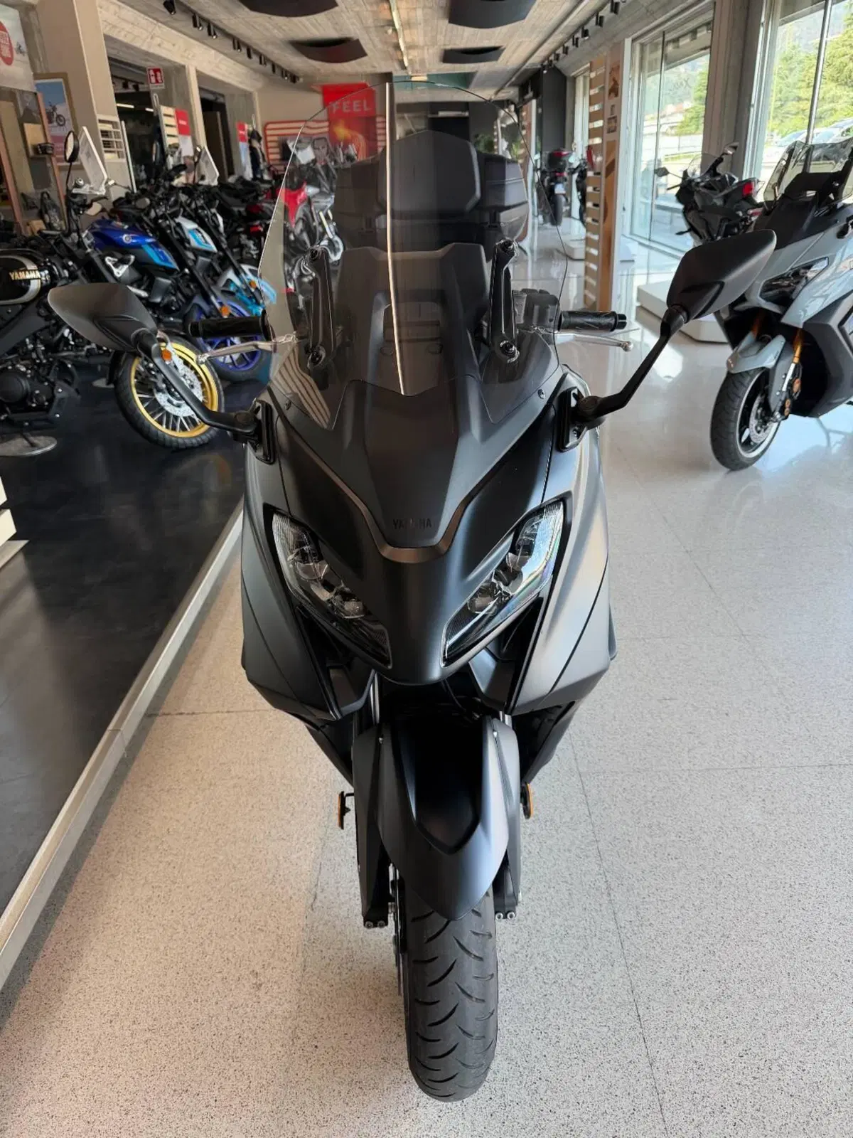 Yamaha T-Max 560 (2022 - 24) (2)