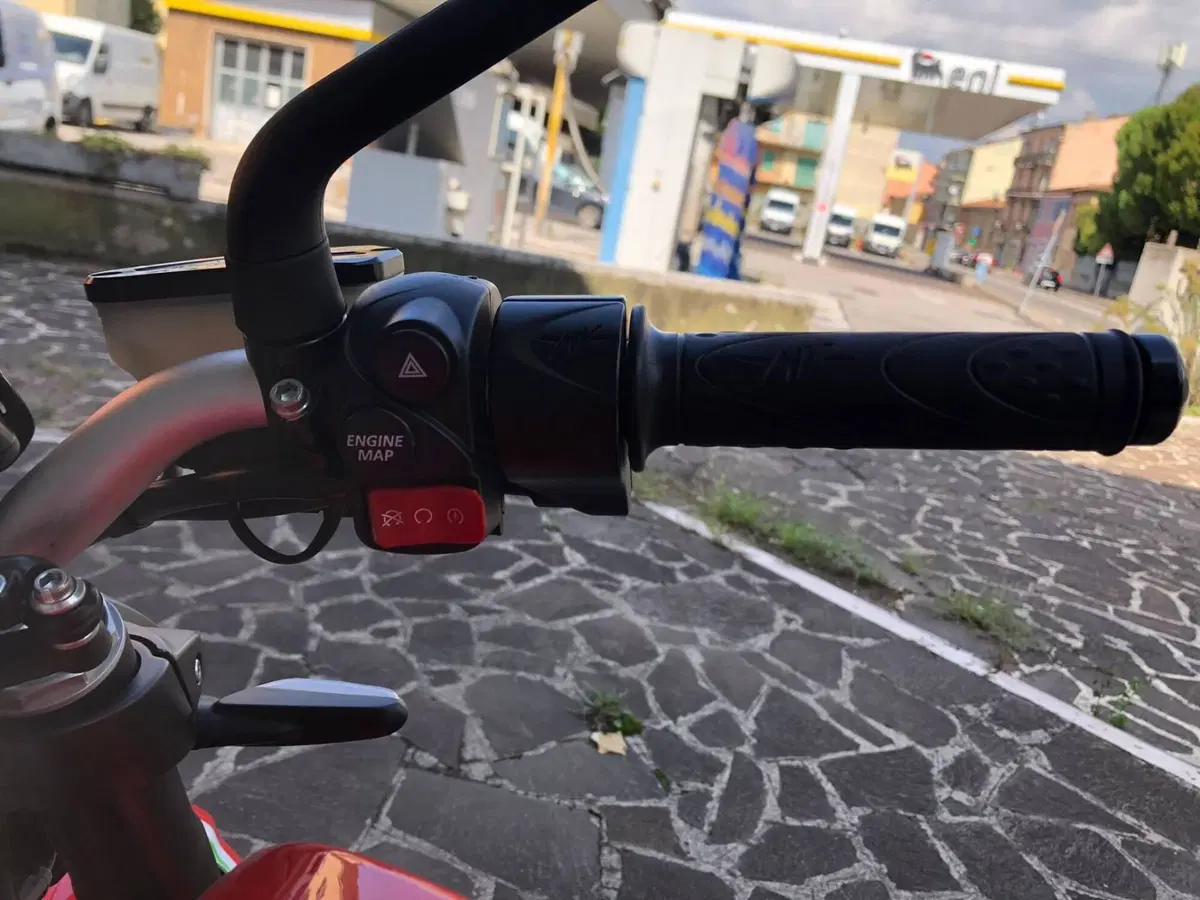 MV Agusta Brutale 800 RC (2019) (12)