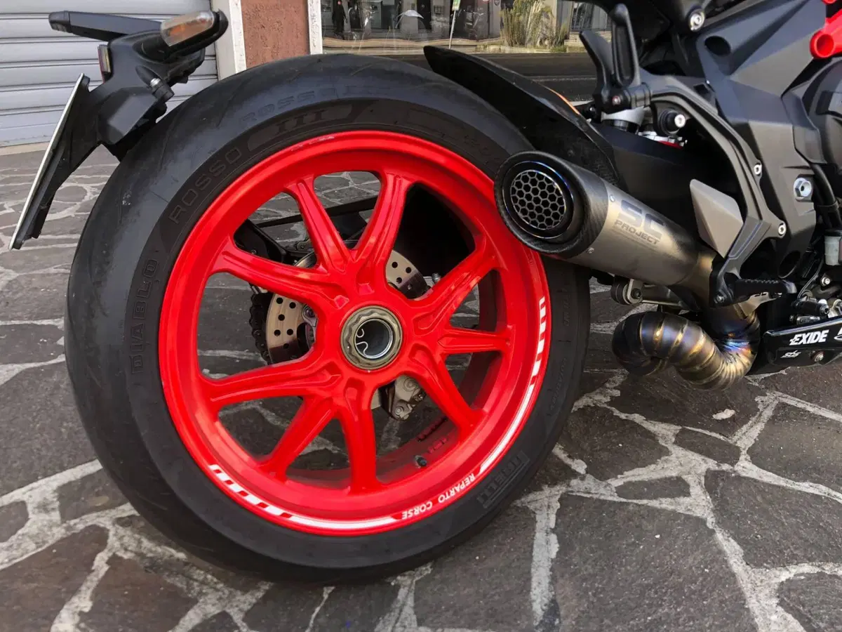 MV Agusta Brutale 800 RC (2019) (13)