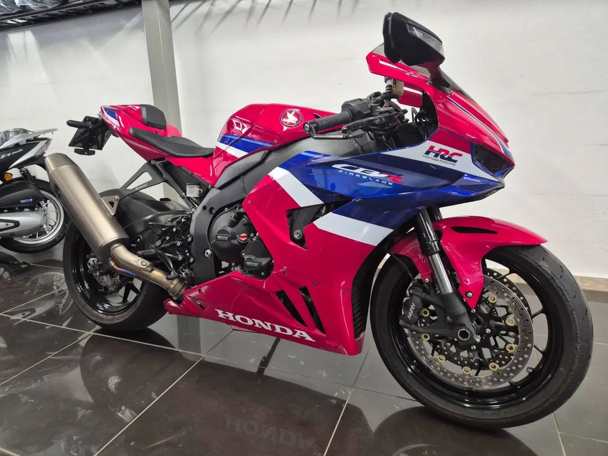 Honda CBR 1000 RR-R Fireblade (2024 - 26) (2)