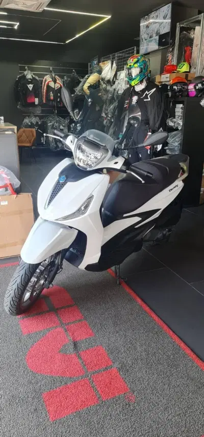 Piaggio Beverly 300 ABS-ASR (2021 - 25) usata