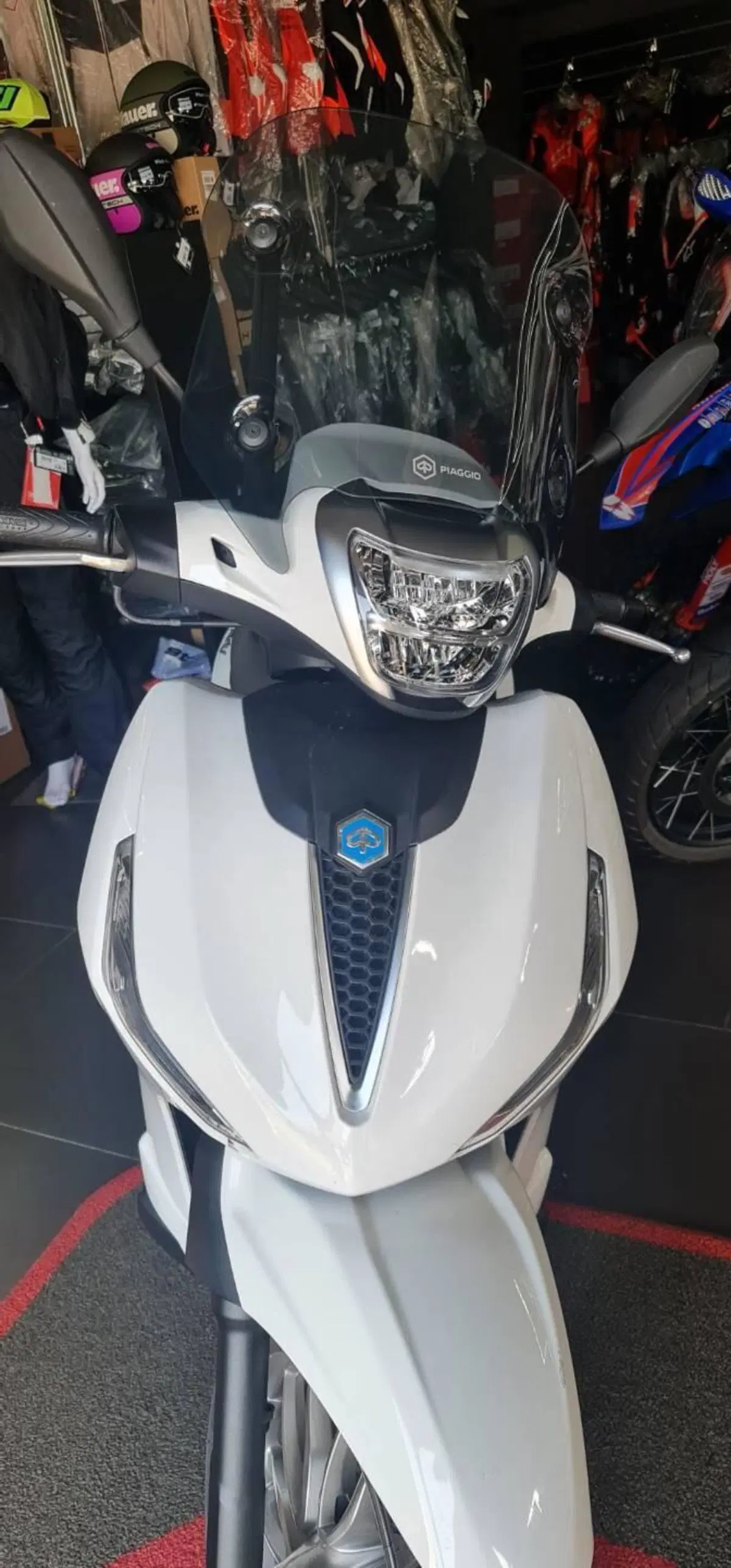 Piaggio Beverly 300 ABS-ASR (2021 - 25) (4)