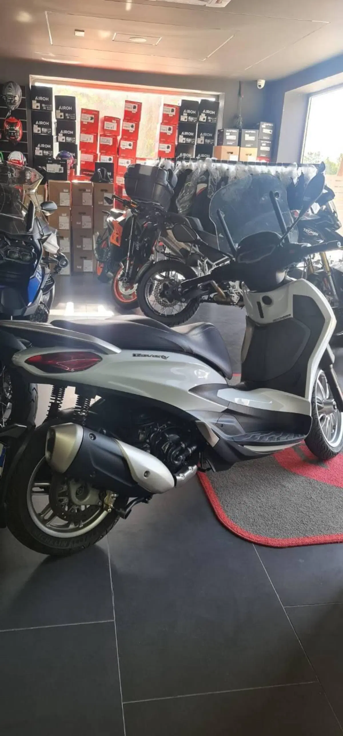 Piaggio Beverly 300 ABS-ASR (2021 - 25) (6)