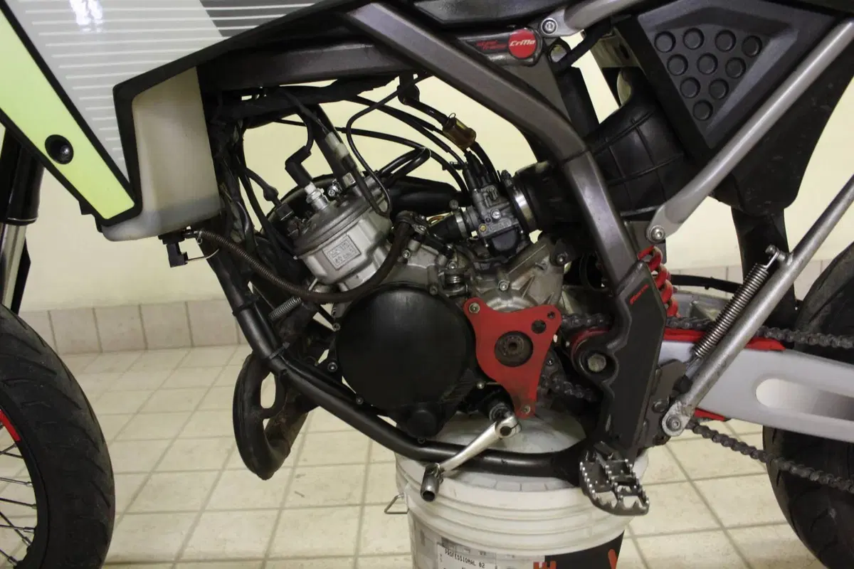 Fantic Motor Motard 50 Performance 2t (2020) (5)