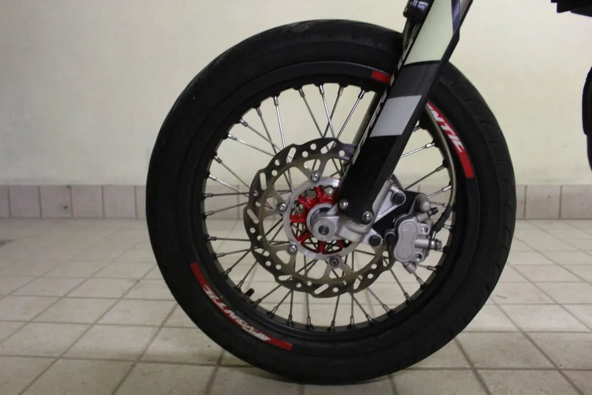 Fantic Motor Motard 50 Performance 2t (2020) (6)