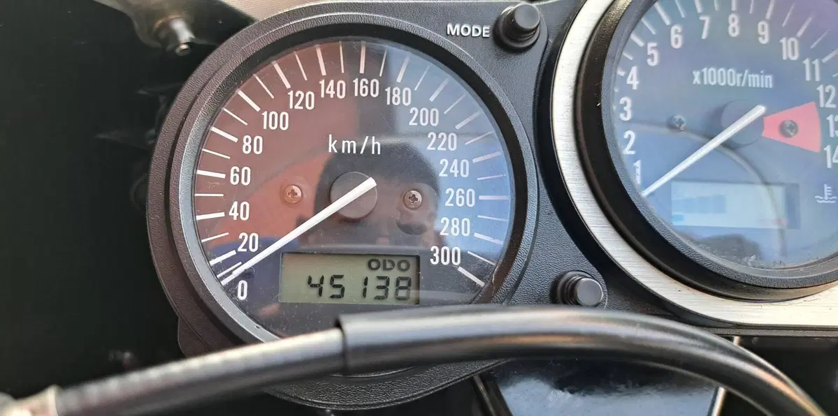 Kawasaki Ninja 900 ZX-9R (1998 - 01) (3)