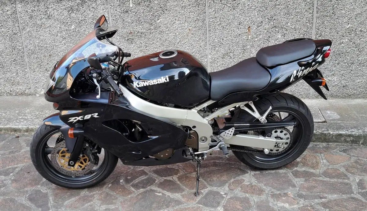 Kawasaki Ninja 900 ZX-9R (1998 - 01) (4)