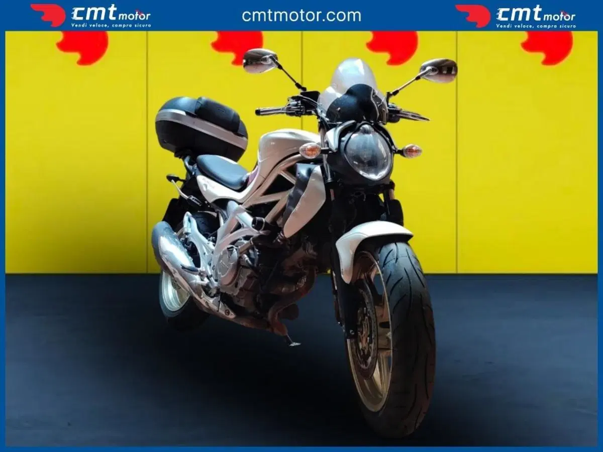 Suzuki Gladius 650 SFV (2009 - 15) (2)
