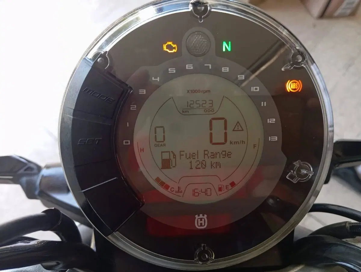 Husqvarna Svartpilen 125 (2021 - 23) (2)