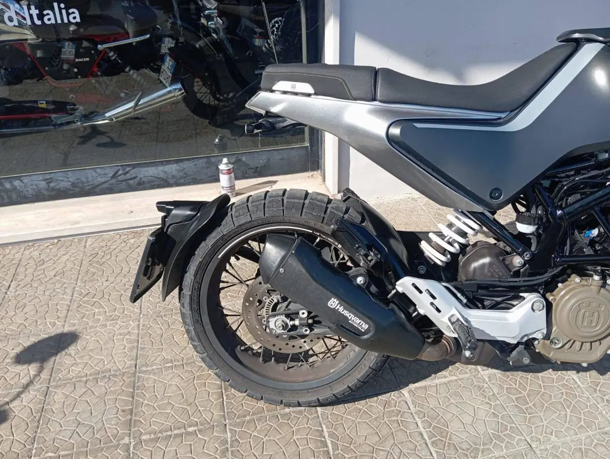 Husqvarna Svartpilen 125 (2021 - 23) (3)