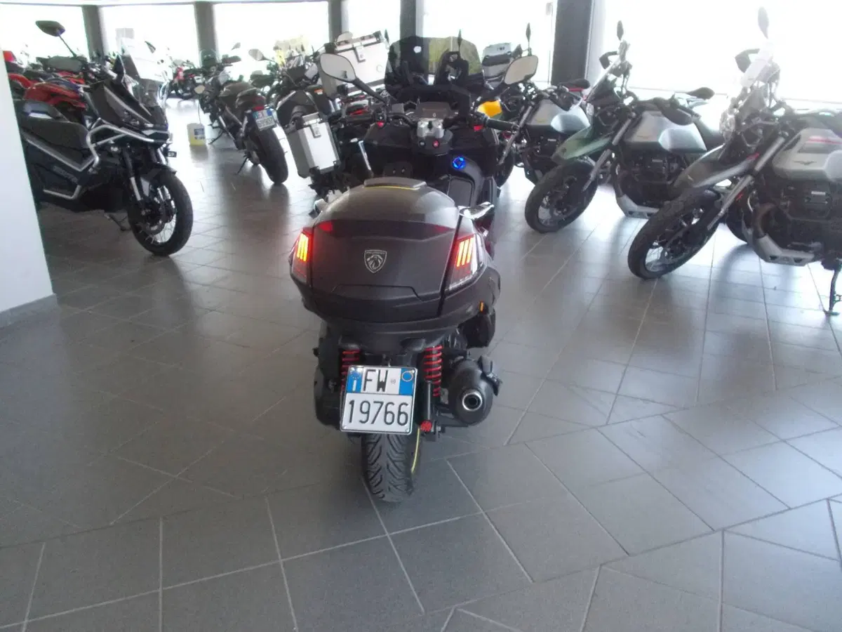Peugeot Metropolis 400 SW (2025 - 26) (3)