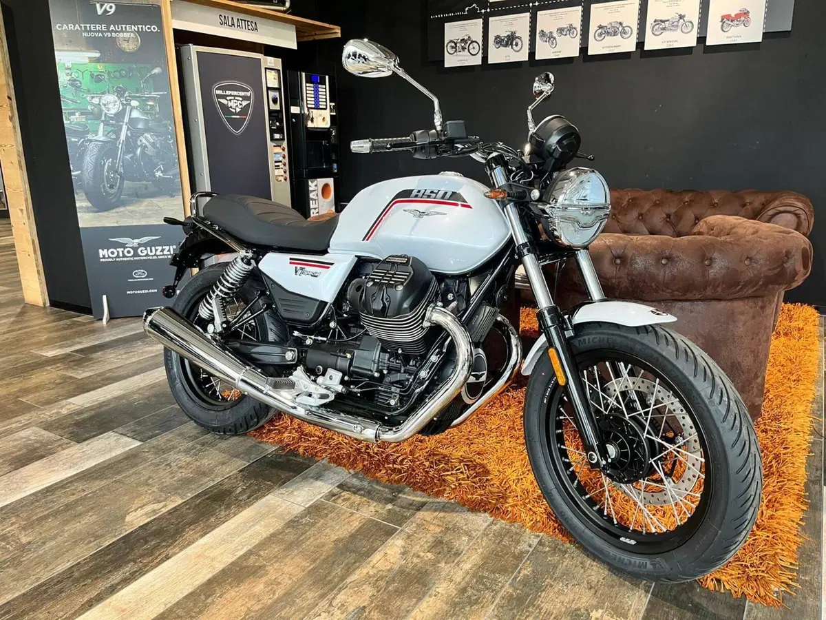 Moto Guzzi V7 Special (2025 - 26)