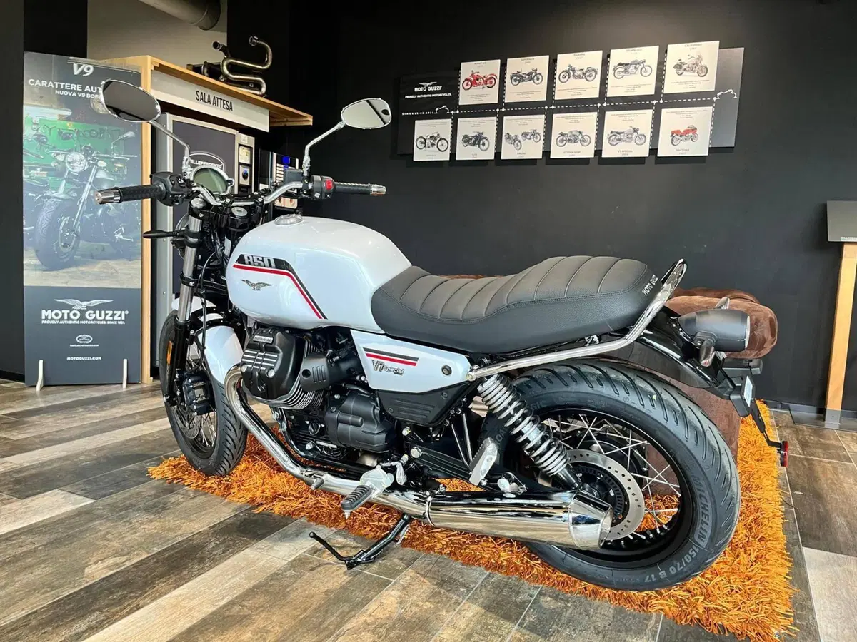 Moto Guzzi V7 Special (2025 - 26) (5)
