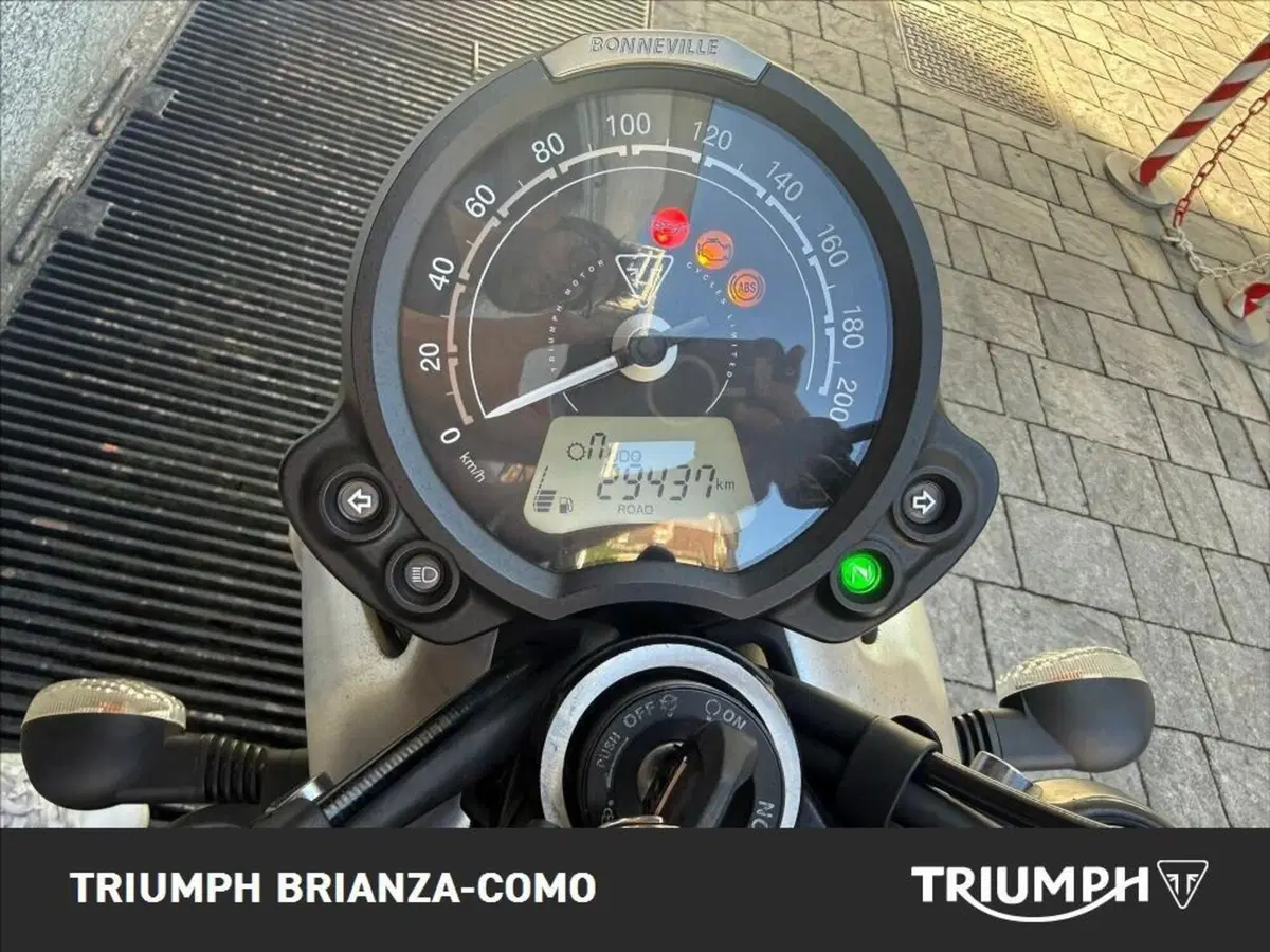Triumph Street Twin 900 (2019 - 20) (5)