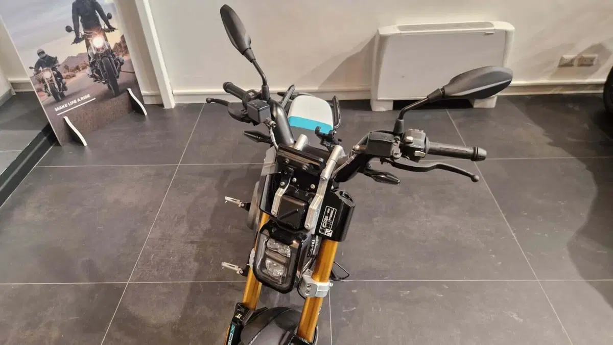 Bmw CE 02 (2024 - 26) (12)