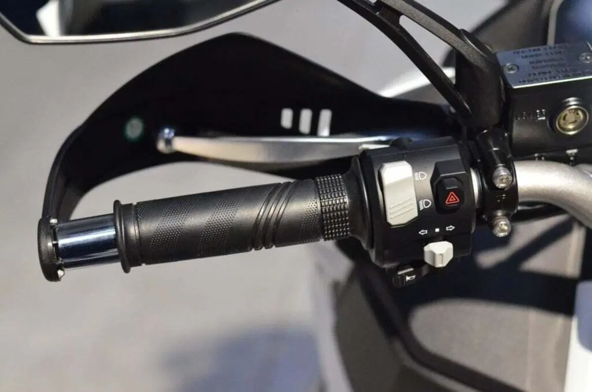Sym ADX 300 (2024 - 26) (11)