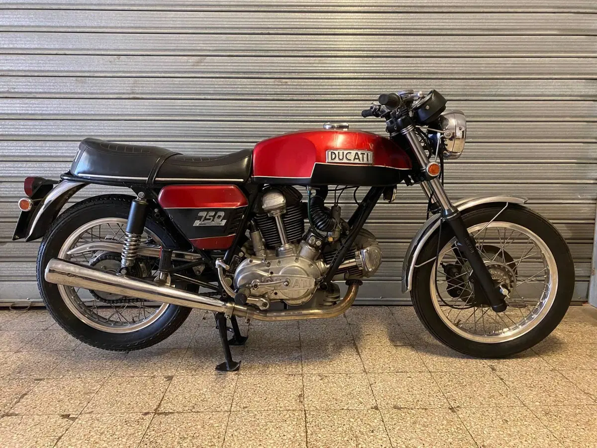Ducati 750 GT (2)
