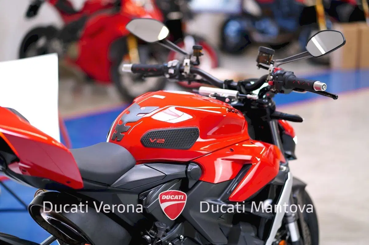 Ducati Streetfighter V2 (2022 - 24) (10)