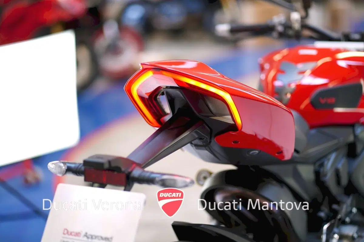 Ducati Streetfighter V2 (2022 - 24) (13)