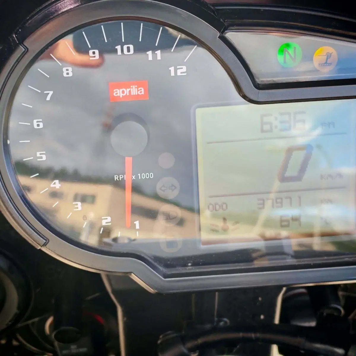 Aprilia Tuono 1000 R (2006 - 10) (6)