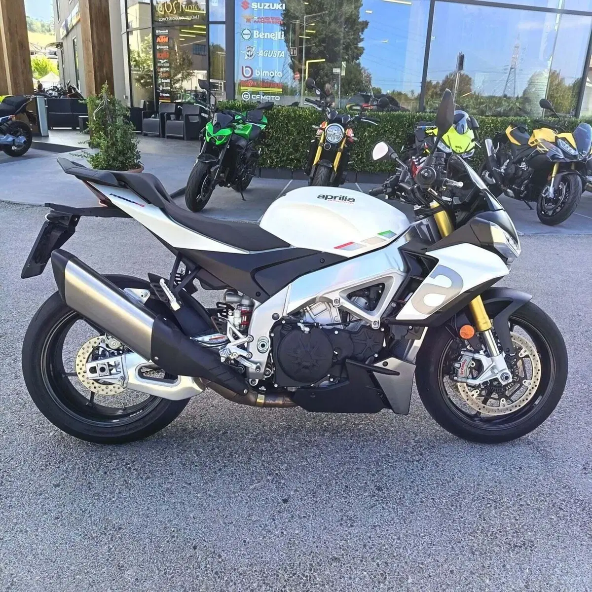 Aprilia Tuono V4 (2021 - 24) (2)