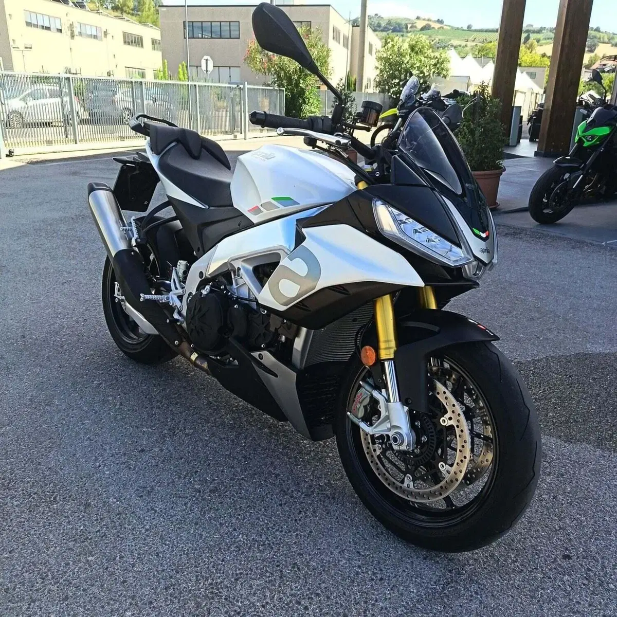 Aprilia Tuono V4 (2021 - 24) (6)