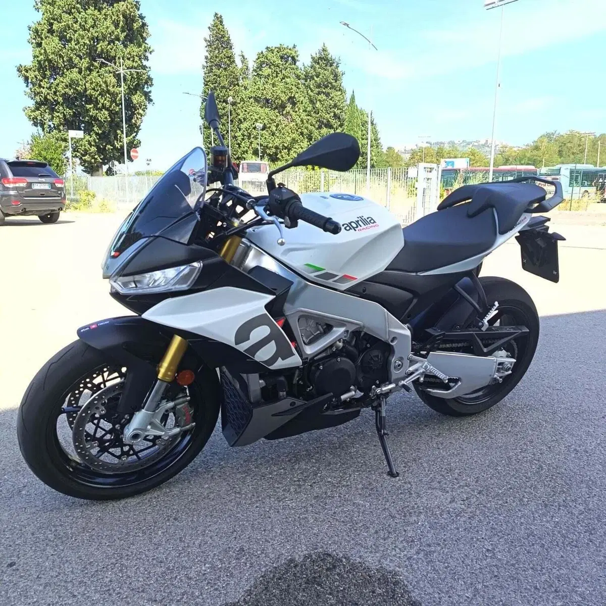 Aprilia Tuono V4 (2021 - 24) (7)