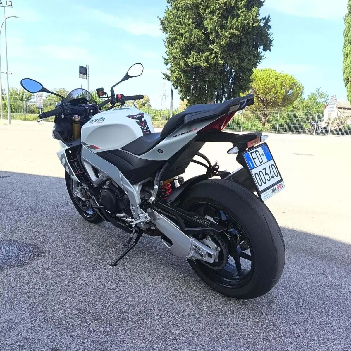 Aprilia Tuono V4 (2021 - 24) (9)