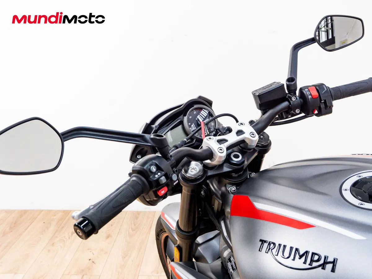 Triumph Street Triple 765 R (2023 - 26) (11)