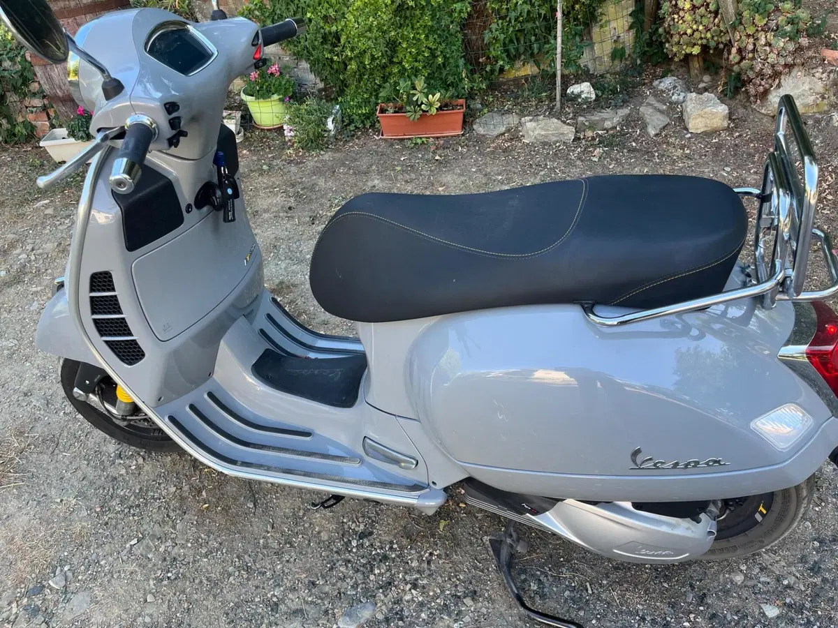 Vespa GTS 300 Supertech Hpe (2021 - 22) (4)