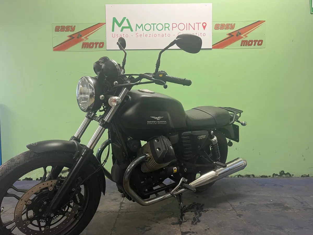 Moto Guzzi V7 II Stone (2015 - 17) (3)