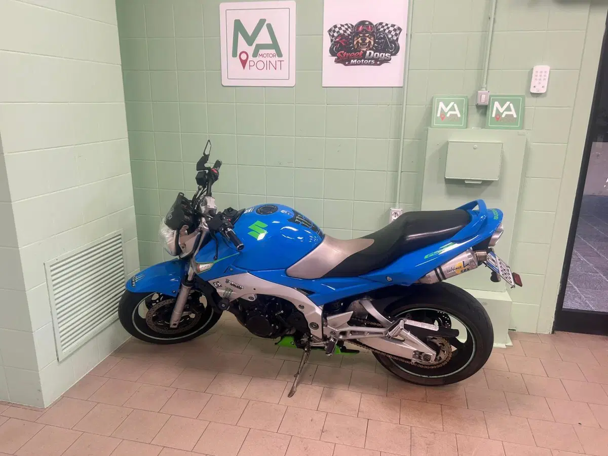 Suzuki GSR 600 (2006 - 11) (2)