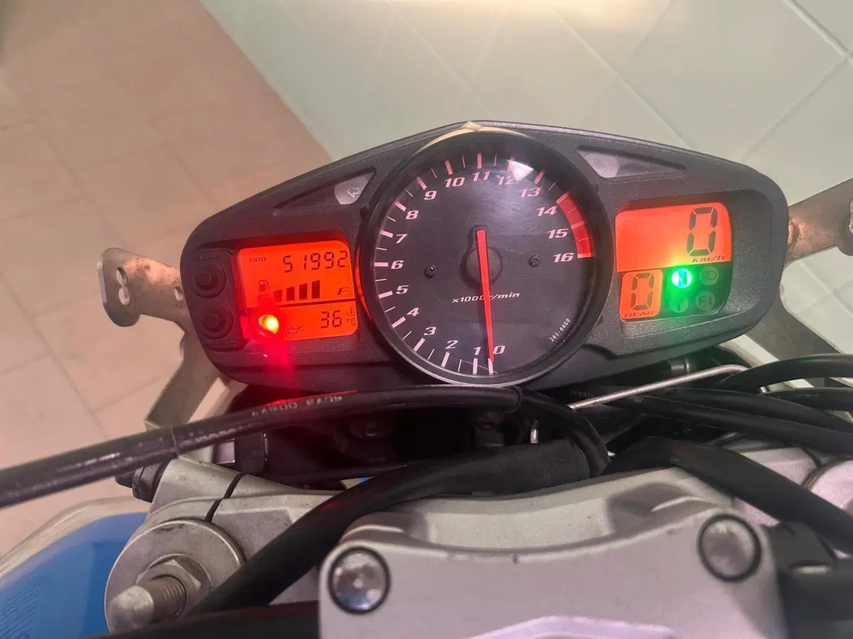 Suzuki GSR 600 (2006 - 11) (5)
