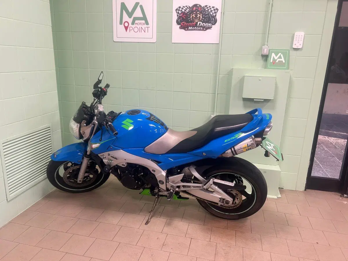 Suzuki GSR 600 (2006 - 11) (10)