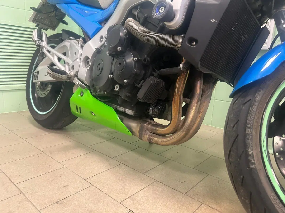 Suzuki GSR 600 (2006 - 11) (15)