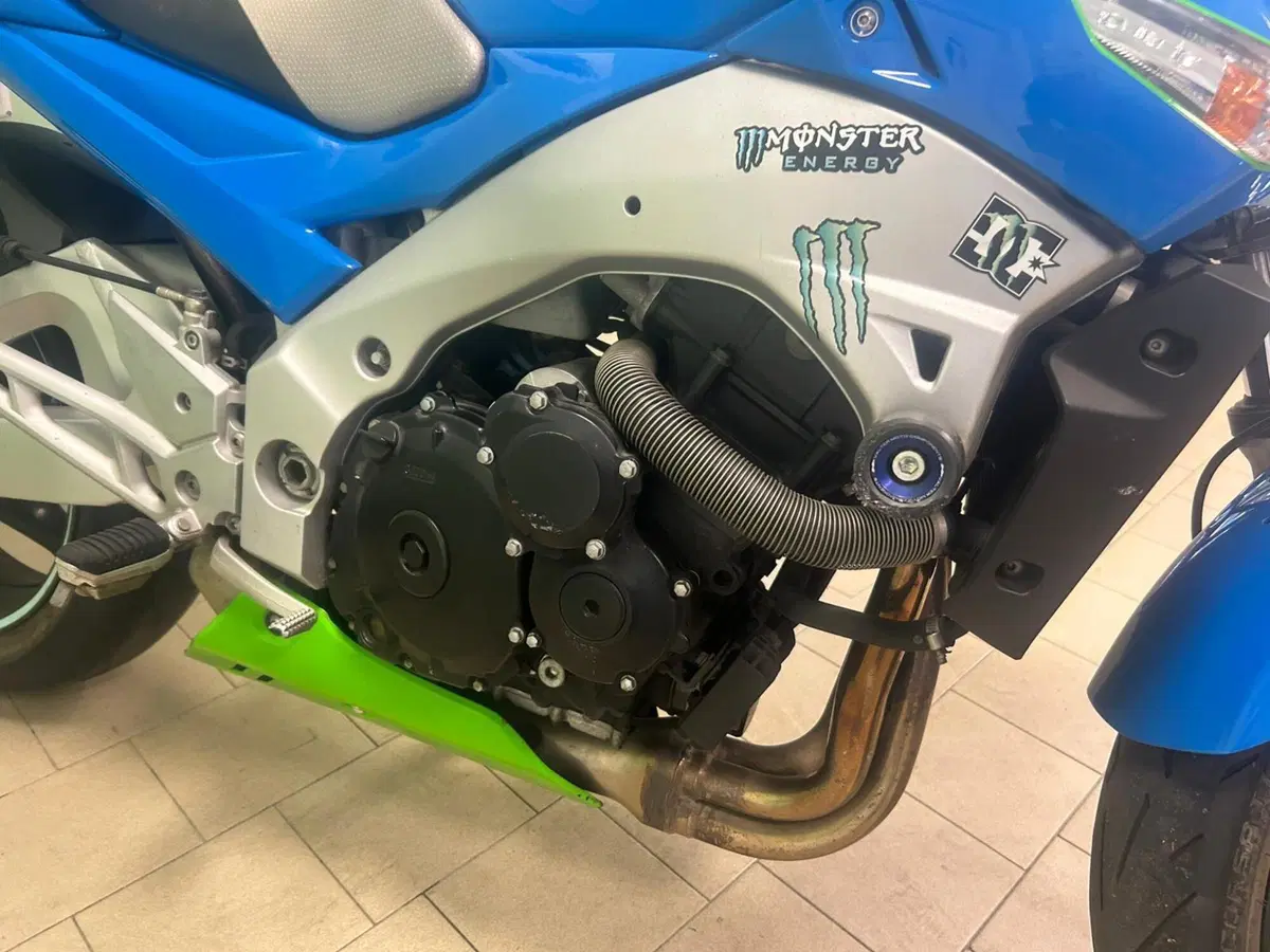 Suzuki GSR 600 (2006 - 11) (16)