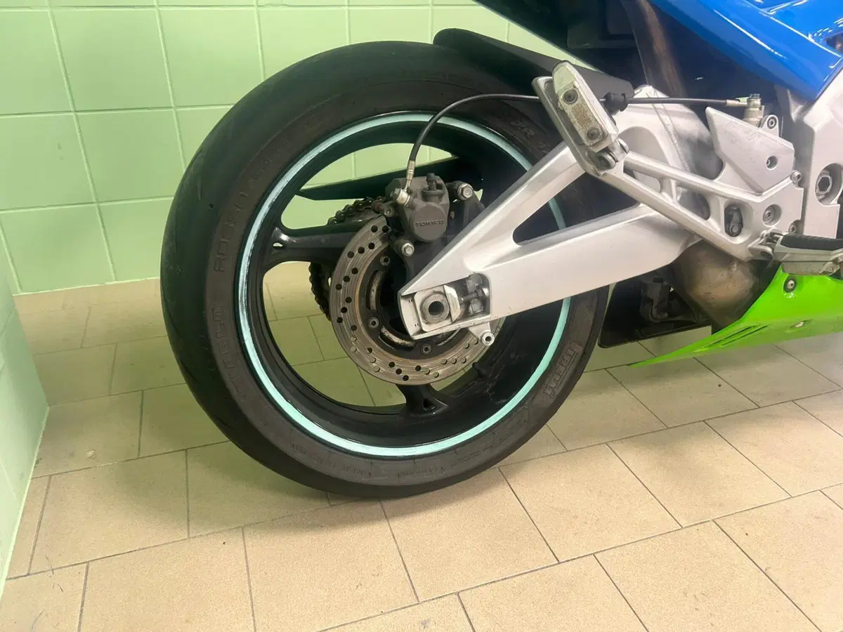 Suzuki GSR 600 (2006 - 11) (17)