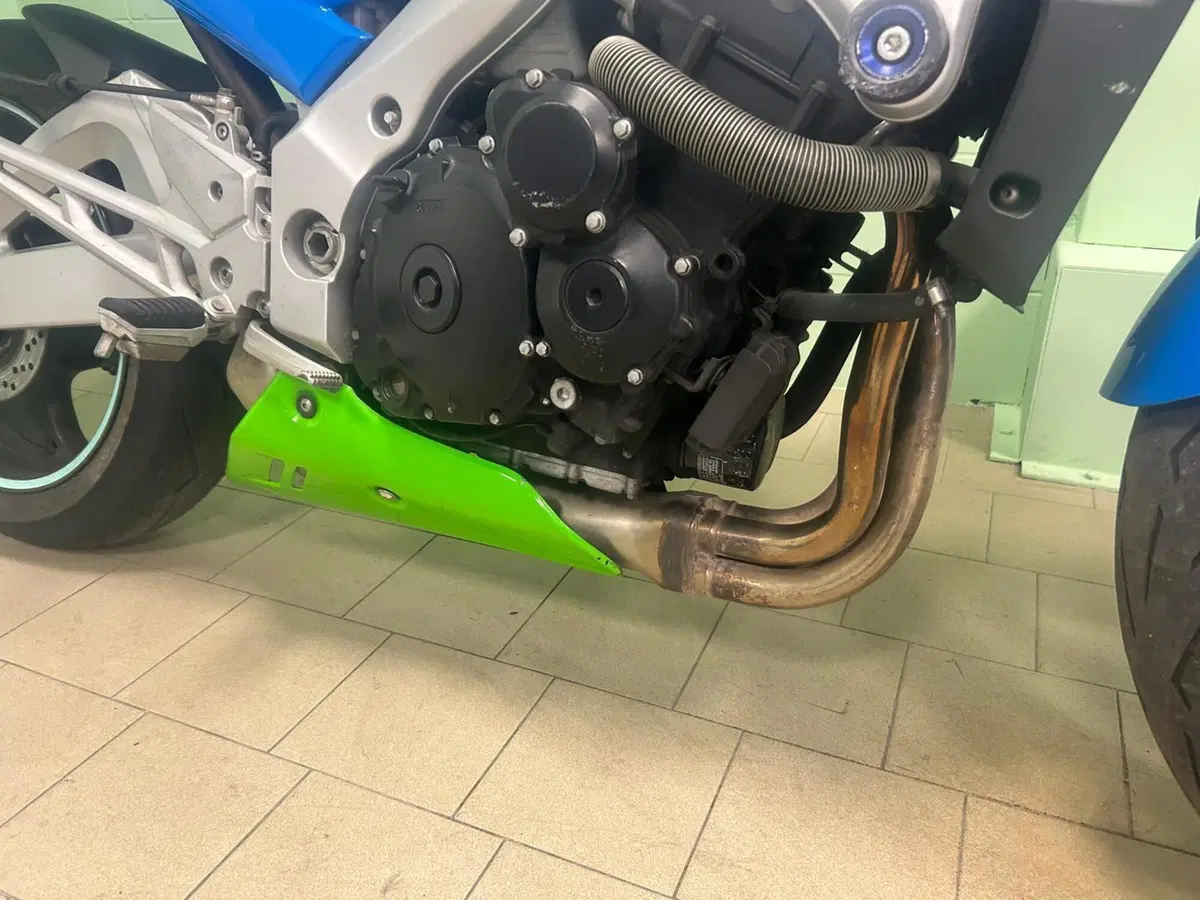 Suzuki GSR 600 (2006 - 11) (18)