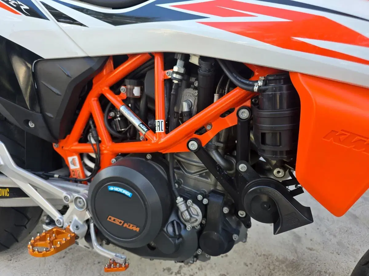 KTM 690 SMC R (2019 - 20) (11)